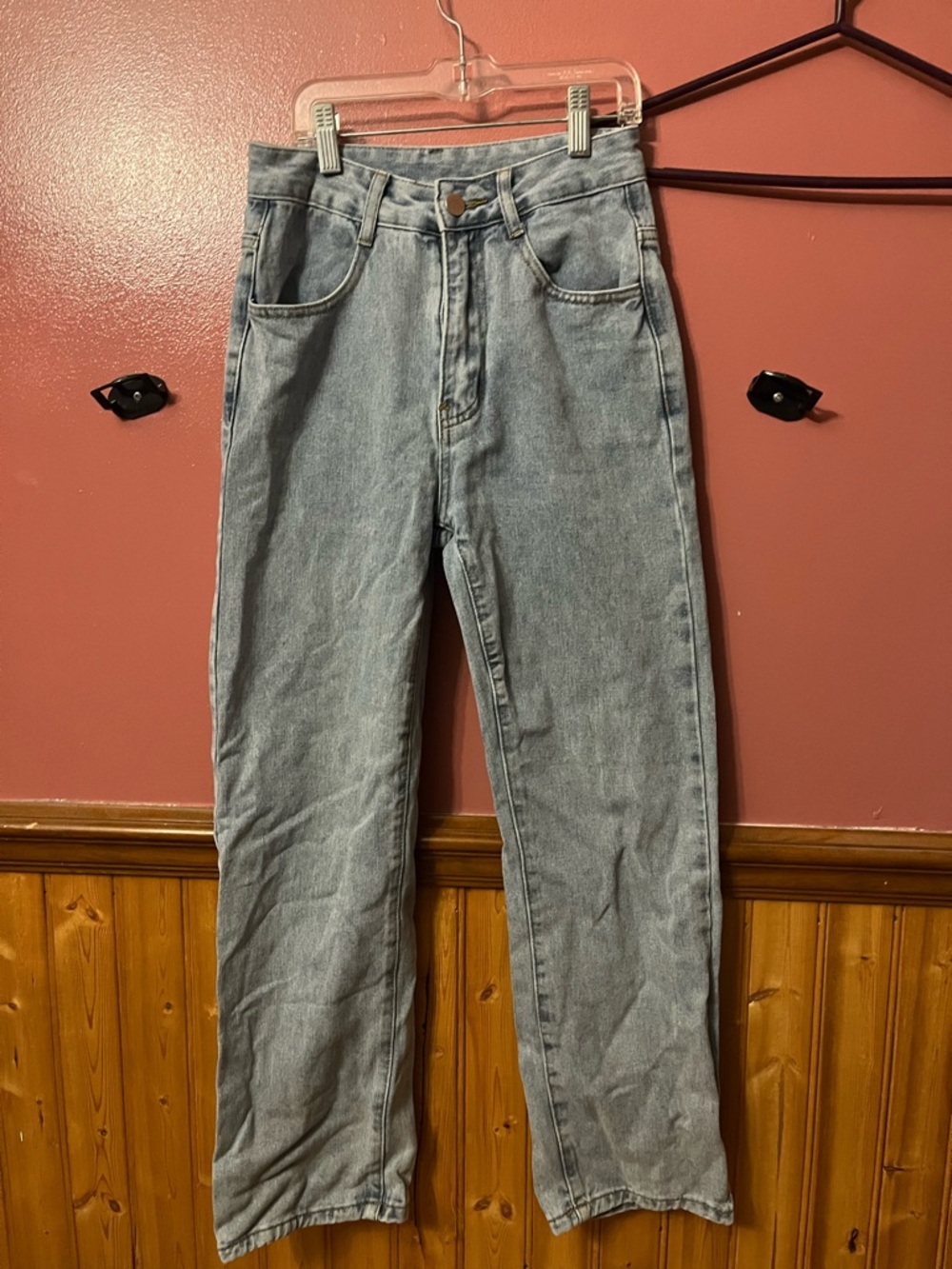 Women’s Straight Leg Light Wash Jeans - Classic Casual